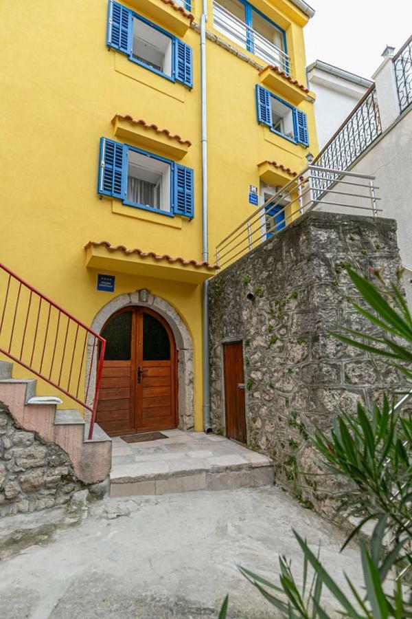 Old Beauty Apartment